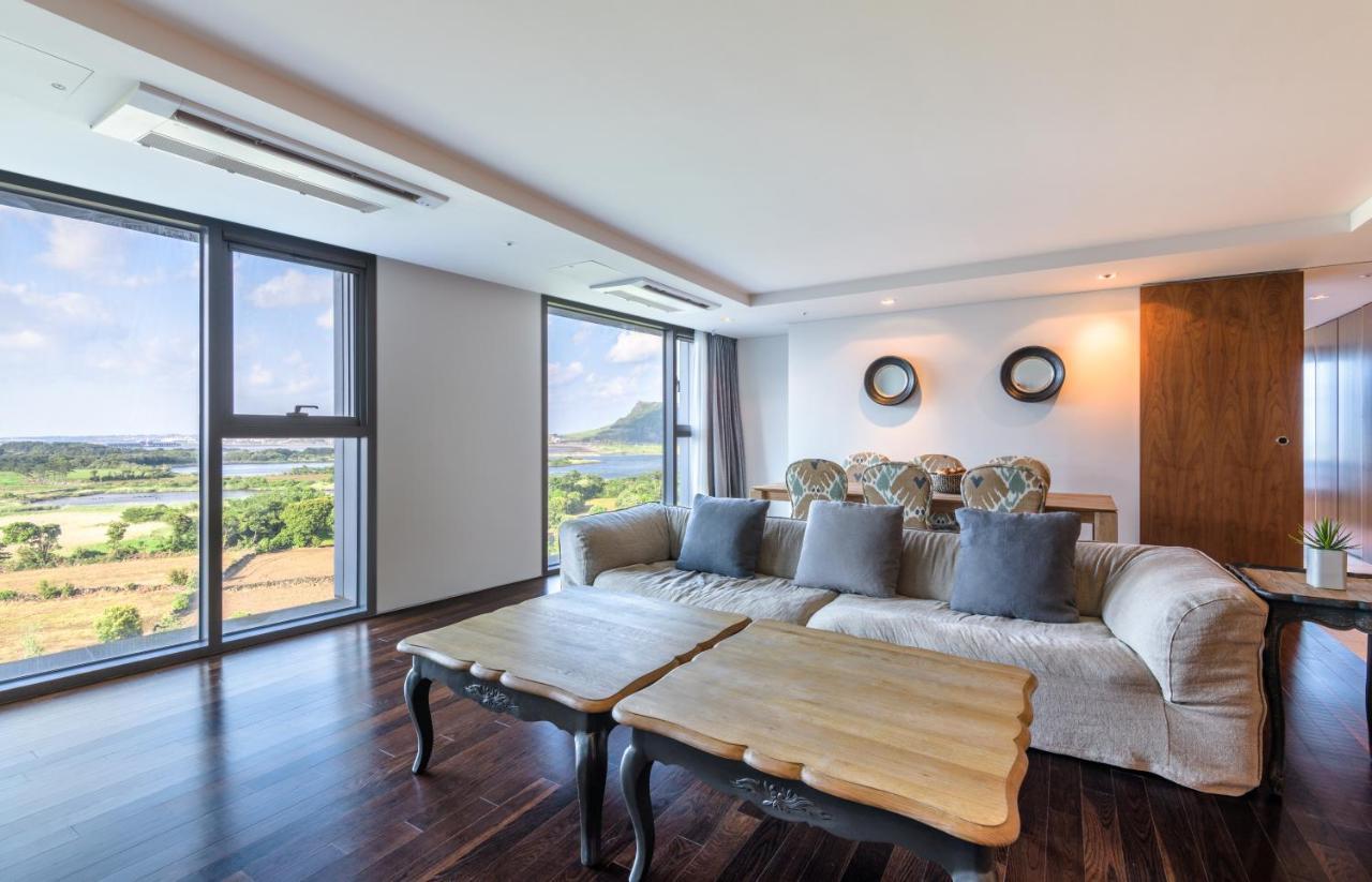 Brown And 4* Jeju