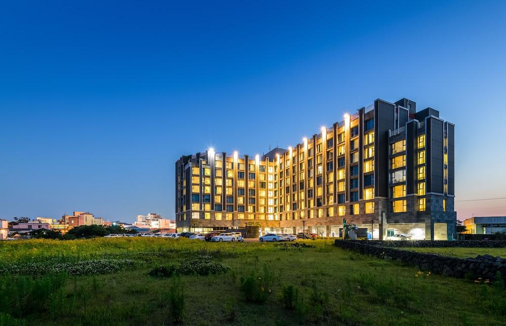 Hotel Brown And 4*