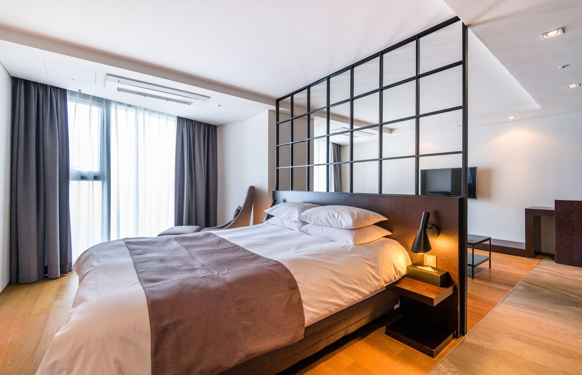 Brown And Hotel